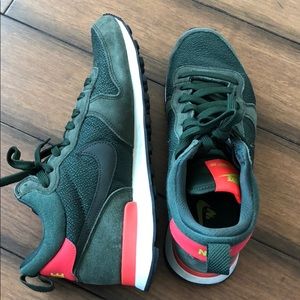 nike internationalist high top